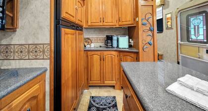 Glamping with Hot Tub, WIFI, firepit – Perfect for Campers & Nature Lovers