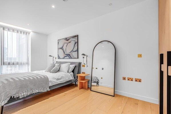 2 bedrooms, desk, iron/ironing board, travel cot