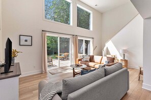 Télévision, cheminée