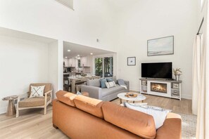 Télévision, cheminée