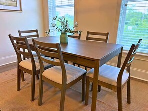 Dining - Well-Equipped 2BR Unit with Parking (Evanston)