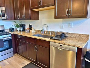 Fridge, microwave, oven, dishwasher - Well-Equipped 2BR Unit with Parking (Evanston)