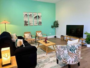 テレビ、書斎 / ワークスペース