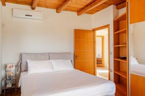 3 bedrooms, desk, iron/ironing board, bed sheets - Stone Villa Analisa, Pool, BBQ, Sunset Sea view (Chania)