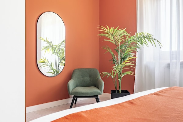 2 habitaciones, tabla de planchar con plancha y cuna de viaje