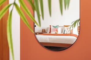 2 habitaciones, tabla de planchar con plancha y cuna de viaje