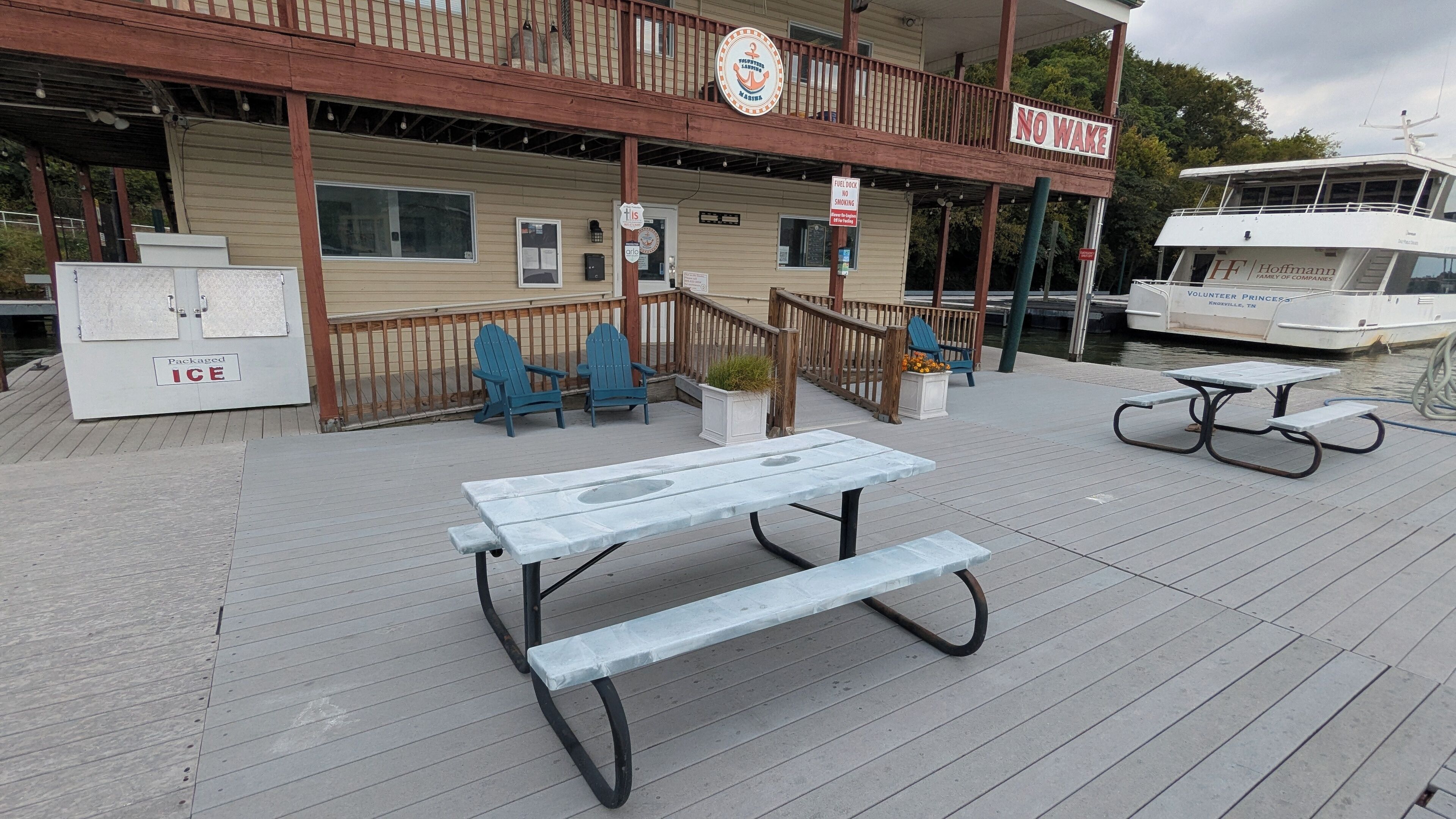 屋外ダイニングエリア