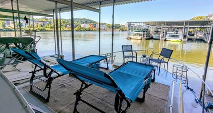 Cozy Vintage Yacht -- Walk to Neyland +Free Parking