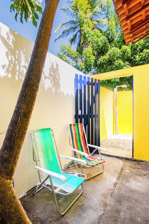 Casa básica, 2 quartos, cozinha, vista para o jardim | Terraço/pátio