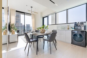Dining - Modern 2BR with Private Pool, Near Circle Mall, Quick Access from Al Khail Road (Dubai)