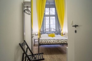 9 bedrooms, WiFi, bed sheets