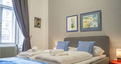 Shopping Paradise 9BR Complex Ideal for 23 People