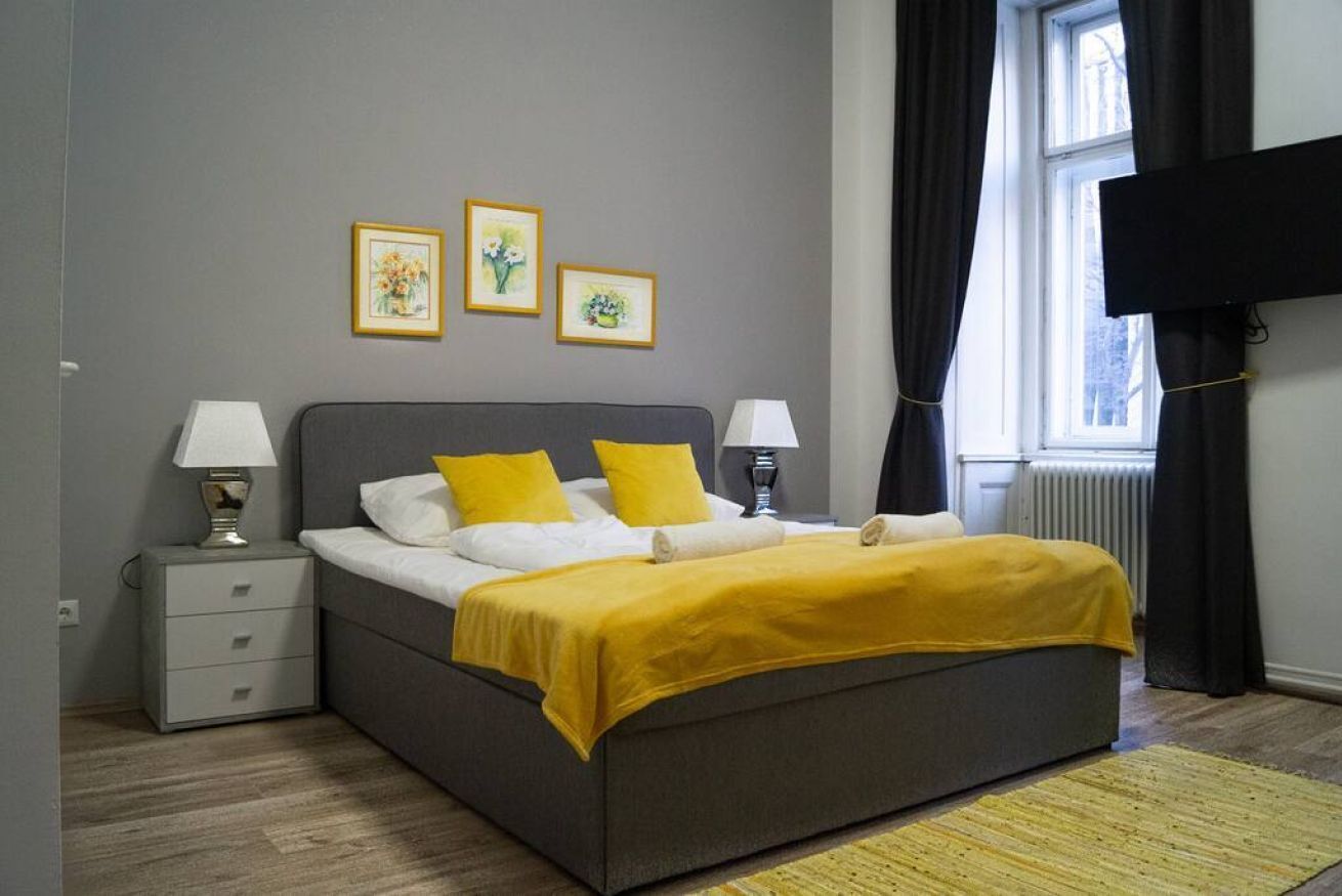 9 slaapkamers, een strijkplank/strijkijzer, wifi, beddengoed