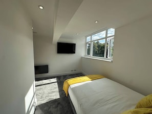 3 chambres, fer et planche à repasser, Wi-Fi gratuit, draps fournis