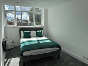 3 bedrooms, iron/ironing board, free WiFi, bed sheets