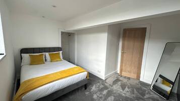 3 dormitorios, tabla de planchar con plancha, wifi gratis y ropa de cama