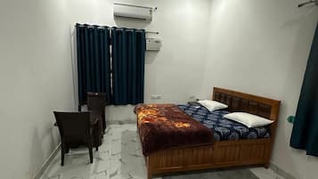 Superior Room | Rollaway beds, free WiFi, bed sheets