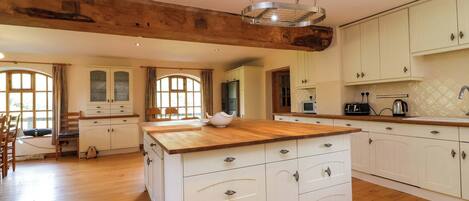 مستلزمات طهي/أطباق/أوعية