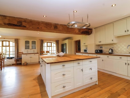 Fridge, microwave, toaster, cookware/dishes/utensils. Millbarn