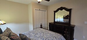 1 غرفة نوم وخدمة الإنترنت وملاءات أسرّة