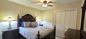 1 غرفة نوم وخدمة الإنترنت وملاءات أسرّة