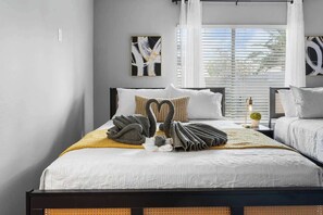 5 bedrooms, iron/ironing board, WiFi, bed sheets