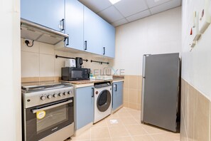 Fridge, microwave, oven, stovetop