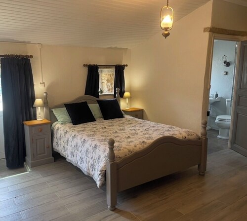 Chambre du Jardin (bed and breakfast) - family room, sleeping 1-4