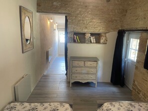 2 dormitorios, tabla de planchar con plancha, wifi gratis y ropa de cama