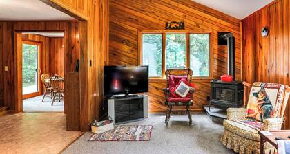 Wooded Retreat on 5 Acres: 6 Mi to Edinboro Lake!
