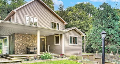 Wooded Retreat on 5 Acres: 6 Mi to Edinboro Lake!