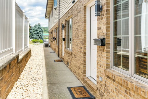 Townhome w/ Patio: 1 Mi to Clearfield Riverwalk