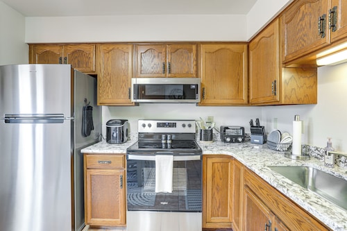 Townhome w/ Patio: 1 Mi to Clearfield Riverwalk