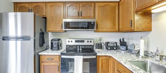 Townhome w/ Patio: 1 Mi to Clearfield Riverwalk