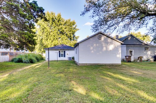 Home < 3 Mi to Rte 66 & Lake Lou Yaeger!