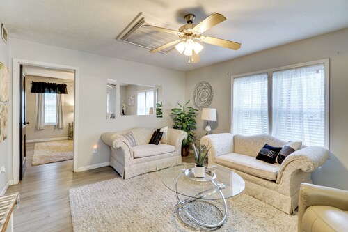 Home < 3 Mi to Rte 66 & Lake Lou Yaeger!