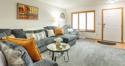 Convenient Townhome 1 Mi to Dtwn Clearfield