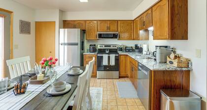 Convenient Townhome 1 Mi to Dtwn Clearfield