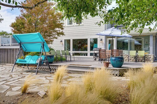 Steps to Beach: Home w/ Hot Tub in Oak Harbor!