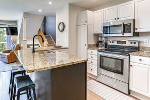 Apartment (3 Bedrooms) | Interior - Views & Indoor Pool! The Galena Territory Gem (Galena)