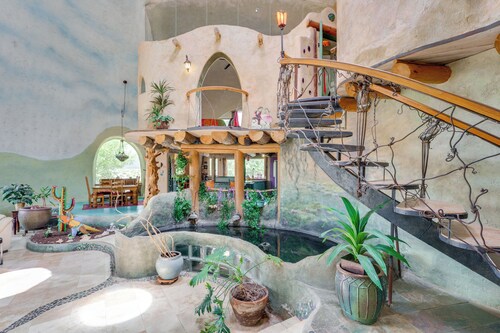 Taos Dome Home w/ Hot Tub, Fireplace + Mntn Views!