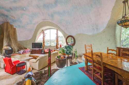 Taos Dome Home w/ Hot Tub, Fireplace + Mntn Views!
