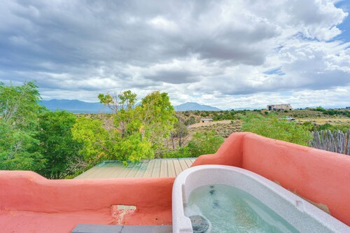 Taos Dome Home w/ Hot Tub, Fireplace + Mntn Views!