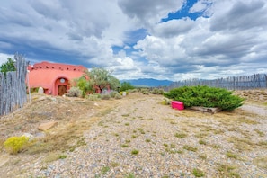 Interior - Taos Dome Home w/ Hot Tub, Fireplace + Mntn Views! (Arroyo Hondo)