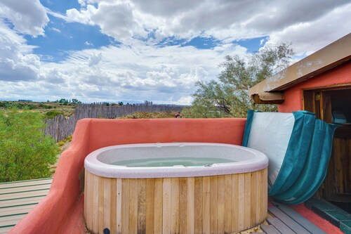 Taos Dome Home w/ Hot Tub, Fireplace + Mntn Views!