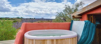 Taos Dome Home w/ Hot Tub, Fireplace + Mntn Views!