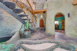 Interior - Taos Dome Home w/ Hot Tub, Fireplace + Mntn Views! (Arroyo Hondo)