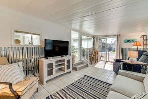 House (2 Bedrooms) | Front of property - Screened-in Patio: Home 2 Mi to Cortez Beach! (Bradenton)
