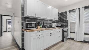 Coffee/tea maker, fridge, microwave, oven