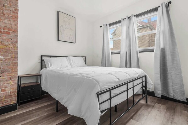 4 habitaciones, tabla de planchar con plancha, cuna de viaje y wifi 